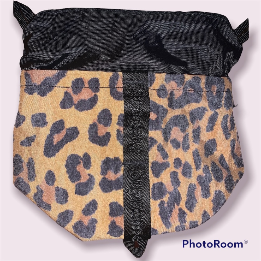 Supreme Neck Pouch